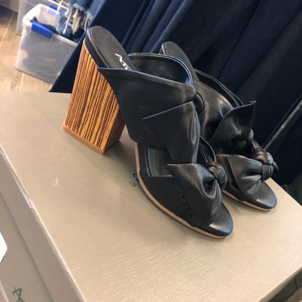 Antelope sandals